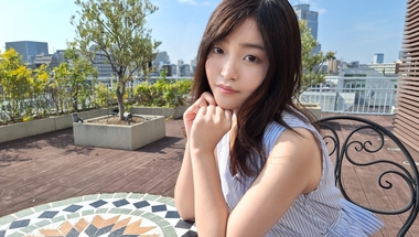 SIRO-5240 A naive, fresh-faced college student who has just moved to Tokyo from the countryside appears on the scene! She was nervous, but once the sex started, she came with an unstoppable pleasure!