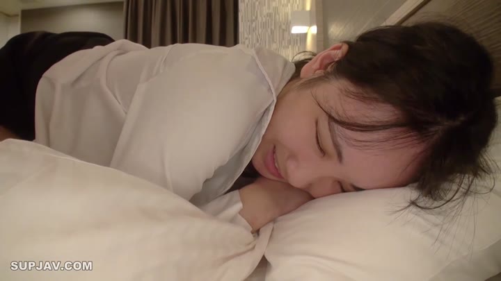 FC2 PPV 4591467 I took a simple-looking junior girl who came home from a cram school instructor to a hotel
