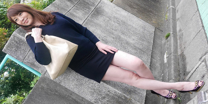 Pacopacomama 060525_100 – A beautiful mature woman with beautiful legs and a miniskirt gets picked up and creampied twice!