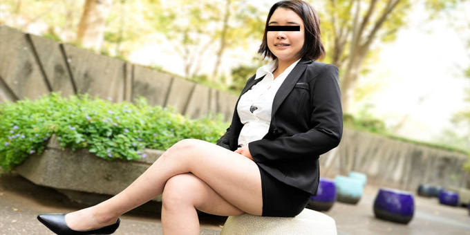 10musume 090225_01 – Creampie interview with a busty girl in a plump recruitment suit!