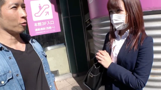 GANA-3010 Insurance agent with a sweet voice in Ebisu