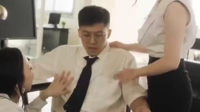 MD-0328 Unscrupulous teacher swallows semen for money in a wild office orgy