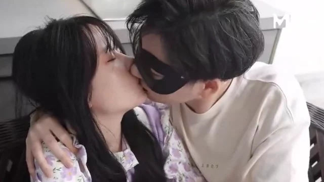 MSD131 Comforting The Vulnerable Neighbor: Lin Yutong’s Secret Pleasure