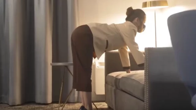 Mi Fei Tu Hotel Maid Seduced and Fucked
