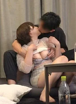 200GANA-3043 In The Spear Room Of A Pick-Up Teacher Who Has Been Trained In 100